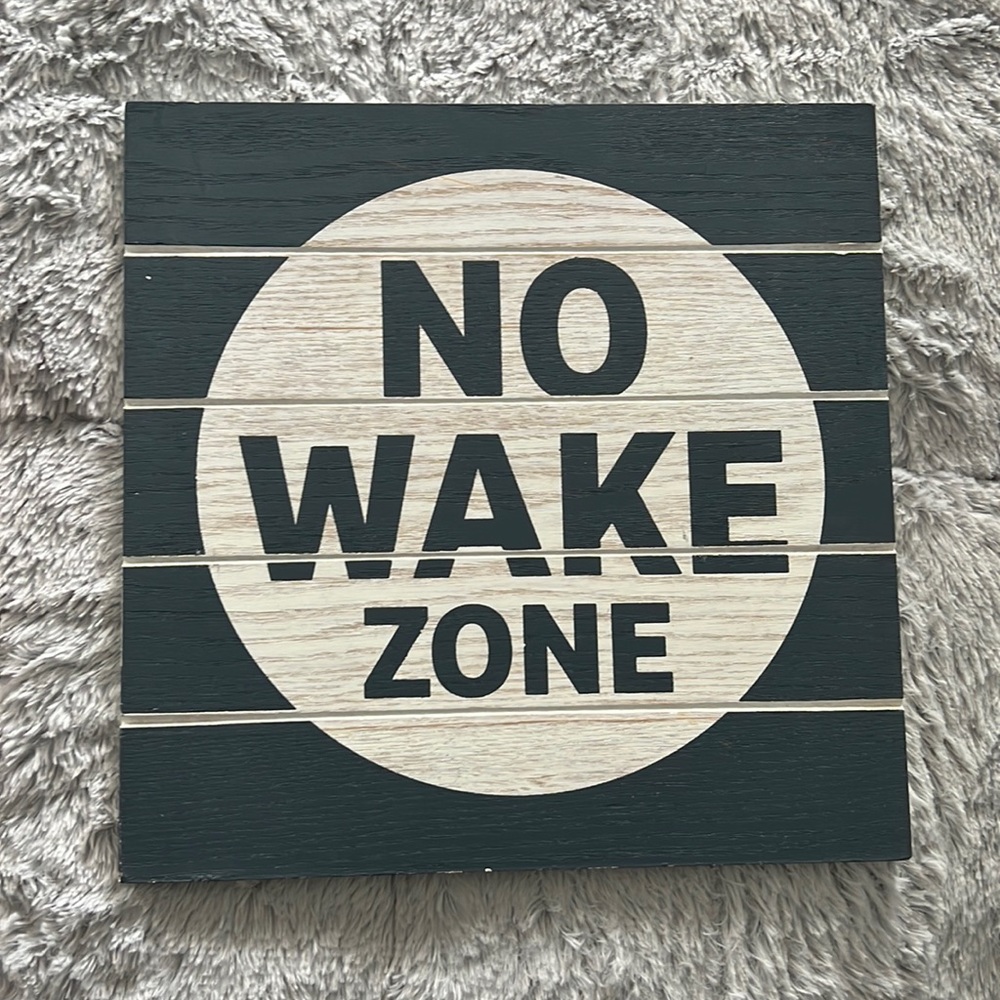 No Wake Zone sign